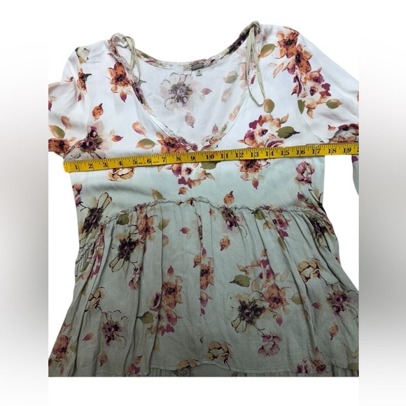 Gimmicksby BKE. Cream and Green Asymmetrical Tunic - Picture 9 of 13